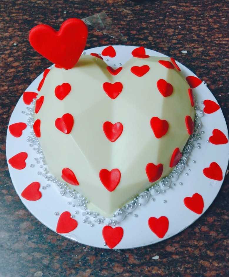 Premium RED N White Velvet Cake